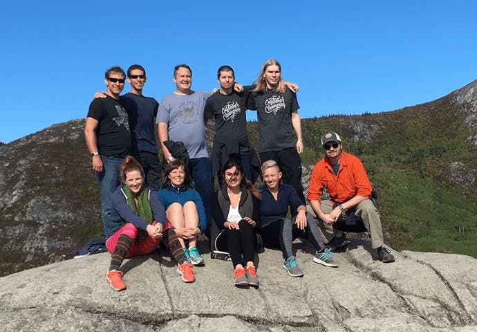 Néhány imádnivaló cserkész túrázik a québeci hegyekben